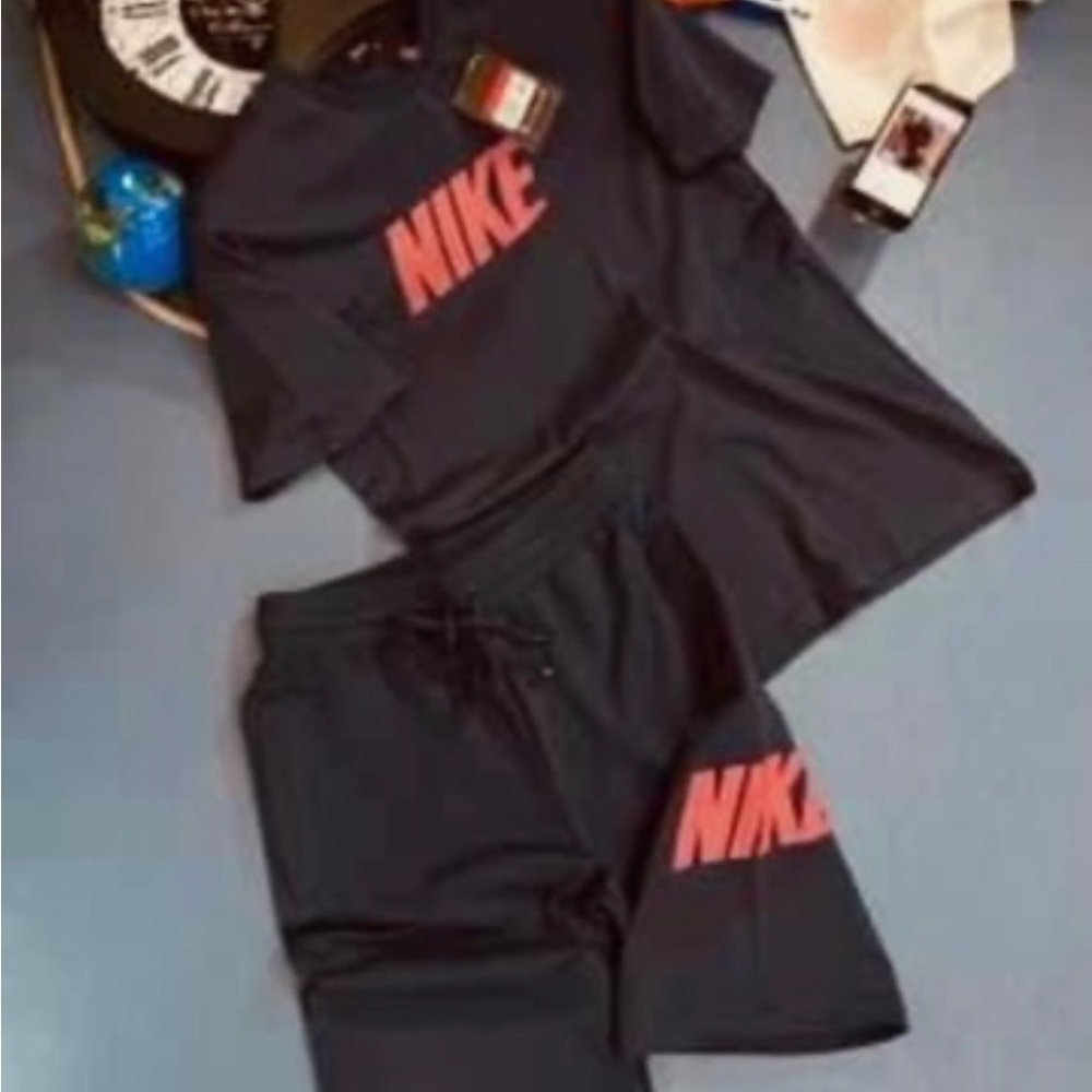 Nike men’s short outfit just in time for the summer